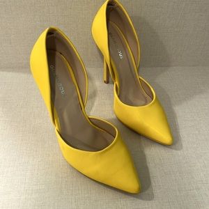 Glamorous: yellow heels; size 7; 4.5 inch heel
